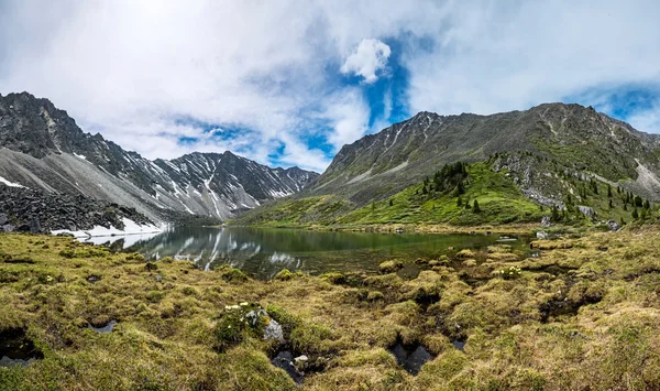 Panorama beautiful mountain lake in tunka range — Stock Photo, Image