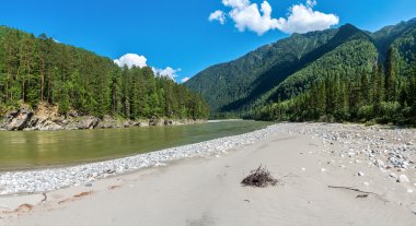 Kumlu sahilde muhteşem nehir Kitoy