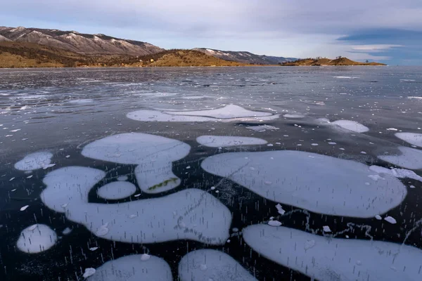 Grandes Burbujas Metano Superficie Hielo Del Lago Baikal — Foto de Stock