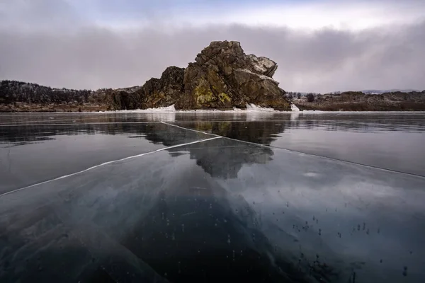 Paisagem Inverno Lago Baikal Com Gelo Claro Primeiro Plano — Fotografia de Stock