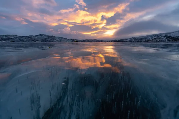 Reflektion Solnedgången Himlen Isen Sjön Baikal — Stockfoto