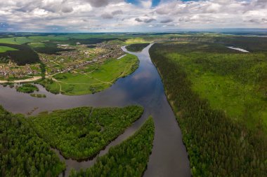 Belaya nehri ve Belsk köyünün havadan görünüşü.