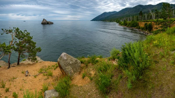 Blick Auf Die Küste Des Baikalsees Und Die Baklanij Insel — Stockfoto