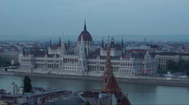 Gece Budapeşte'de Parlamentonun hızlandırılmış