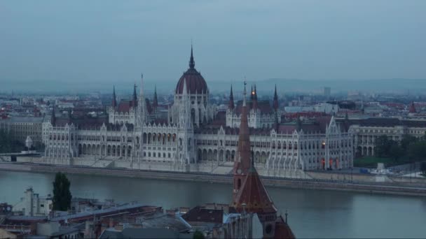 Nachtschlaf des Parlaments in Budapest — Stockvideo