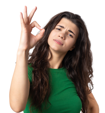 Gülümseyen kız el kol hareketi yapıyor.