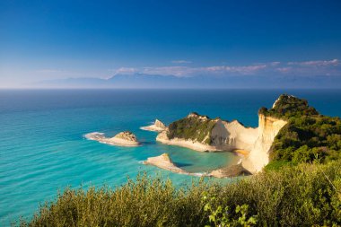 Yunanistan 'ın Korfu adasındaki alışılmadık kaya oluşumlarıyla Drastis Burnu manzarası