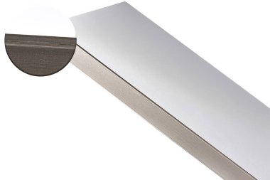 Parlatılmış metal yüzey, karmaşık doku ve kenarları vurguluyor, tasarım modelleri ve kopyalama alanı olan yaratıcı projeler için mükemmel.