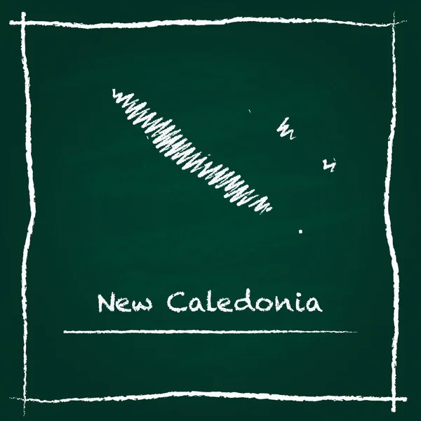 Nueva Caledonia contorno mapa vectorial mano dibujado con tiza en una pizarra verde . — Vector de stock