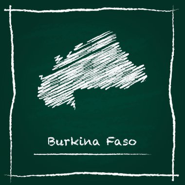 Burkina Faso anahat vektör harita el yeşil bir tahta üzerinde tebeşir ile çizilmiş.