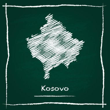 Kosova anahat vektör harita elle yeşil bir tahtaya tebeşir ile çizilmiş.