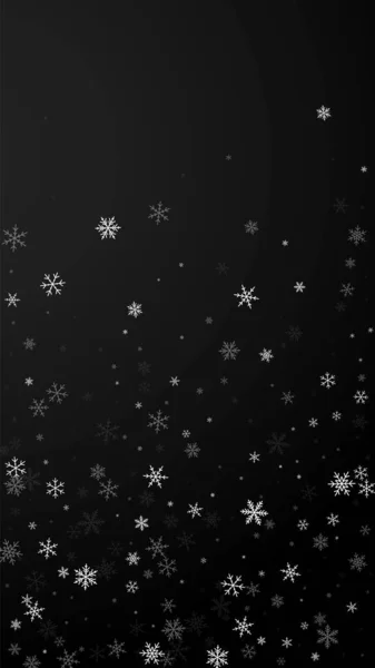 Az kar yağan Noel arkaplanı. İnce uçan kar taneleri ve siyah arka plandaki yıldızlar. İnanılmaz kış gümüşü kar taneleri şablonu örtüyor. Şekil olarak dikey illüstrasyon.