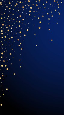 Şenlikli optimal konfeti. Kutlama yıldızları. Koyu mavi arka planda nadir bulunan altın konfetileri. Taze şablon. Dikey vektör arkaplanı.