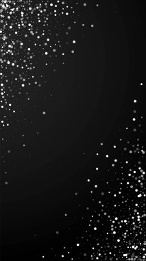 Yılbaşı arka planında rastgele beyaz noktalar. İnce uçan kar taneleri ve siyah arka plandaki yıldızlar. Tatlı kış gümüşü kar tanesi şablonu örtüyor. Mükemmel dikey çizim.