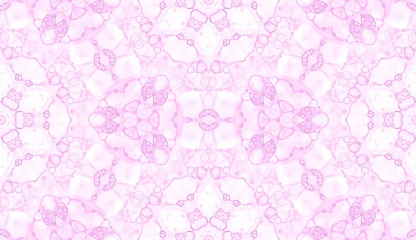 Pembe, pürüzsüz desen. Şaşırtıcı derecede narin sabun köpükleri. Dantelli el yapımı tekstil süsü. Kaleydoskop mandala iç çamaşırı baskısı. Olağandışı soyut suluboya arkaplan.