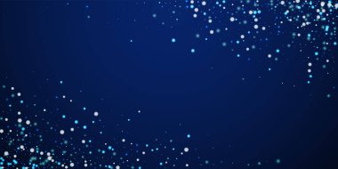 Güzel düşen kar, Noel arkaplanı. İnce uçan kar taneleri ve koyu mavi gece arka planındaki yıldızlar. Temyize giden Gümüş Kar Tanesi şablonu. Büyük vektör illüstrasyonu.