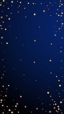 Şen şakrak konfeti. Kutlama yıldızları. Koyu mavi arka planda nadir bulunan altın konfetileri. Büyüleyici bir şablon. Dikey vektör arkaplanı.