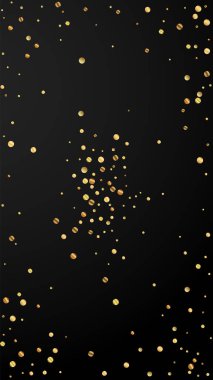 Şenlikli, sade konfeti. Kutlama yıldızları. Siyah arka planda nadir bulunan altın konfetileri. Kusursuz şablon şablonu. Dikey vektör arkaplanı.