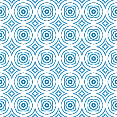 Elle boyanmış suluboya kenar. Mavi memnun edici boho şık yaz tasarımı. Tekstil hazır şirin baskı, mayo kumaş, duvar kağıdı, ambalaj. Döşemeli suluboya arkaplan.