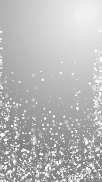魔法の星クリスマスの背景 灰色の背景に小さな飛行雪のフレークと星 冬の銀雪片オーバーレイテンプレートを魅了します 縦線画の描き方 — ストックベクタ