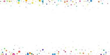 Beyaz arka planda suluboya konfeti. Sevimli gökkuşağı renkli noktalar. Rengarenk parlak kartın kutlu olsun. Olağanüstü bir el boyaması konfeti..