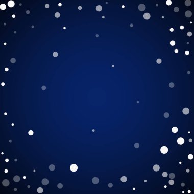 Beyaz noktalar Noel arkaplanı. İnce uçan kar taneleri ve koyu mavi gece arka planındaki yıldızlar. İnanılmaz kış gümüşü kar taneleri şablonu örtüyor. Asıl vektör illüstrasyonu.