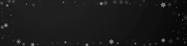 雪のクリスマスの背景を麻痺させます 黒の背景に小さな飛行雪のフレークと星 冬の銀雪の結晶オーバーレイテンプレートを息をのむ 幻想的なパノラマイラスト — ストックベクタ