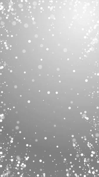 魔法の星クリスマスの背景 灰色の背景に小さな飛行雪のフレークと星 実際の冬の銀雪片オーバーレイテンプレート 縦のイラストを飾る — ストックベクタ