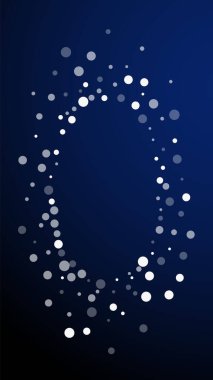 Beyaz noktalar Noel arkaplanı. İnce uçan kar taneleri ve koyu mavi arka plandaki yıldızlar. Takdire şayan kış gümüşü kar tanesi şablonu örtüyor. Seçkin dikey illüstrasyon.