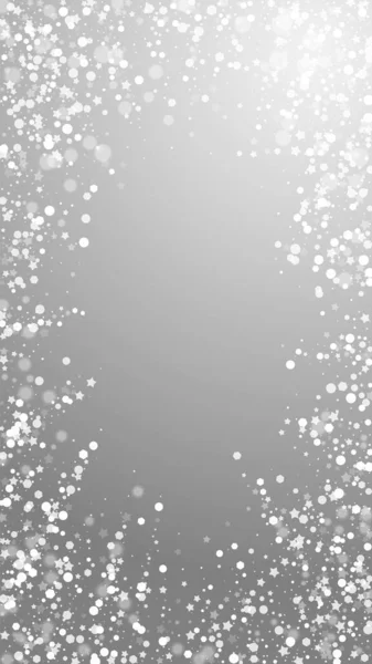 神奇的明星圣诞背景 淡淡的飘扬的雪花和灰色背景下的星星 实际冬季银片覆盖模板 理想的垂直插图 — 图库矢量图片