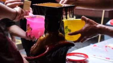 Çin Yeni Yılı 'ndan önce her yıl Buda heykelini yıkama geleneği. Jakarta, 8 Şubat 2026.