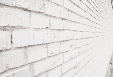 Beyaz tuğla duvar yarım blure boya