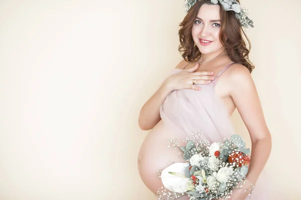 Jonge Aantrekkelijke Zwangere Vrouw Thuis Close Beeld Van Verwacht Vrouwtje — Stockfoto