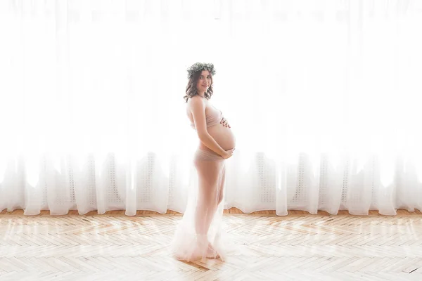 Jovem Mulher Grávida Atraente Casa Fechar Imagem Esperar Feminino — Fotografia de Stock