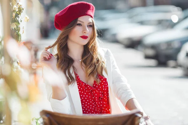 Hermosa Mujer Caffetería Primer Plano Retrato Atractiva Rubia Aire Libre —  Fotos de Stock