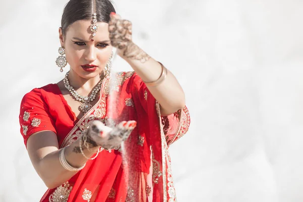 Beautiful Indian Woman Wearing Sari Female Ethnical Indian Clothes — Stock Photo, Image