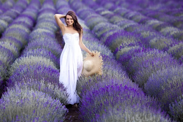 Mulher Bonita Campo Lavanda Conceito Aroma Jovem Atraente Livre Feminino — Fotografia de Stock