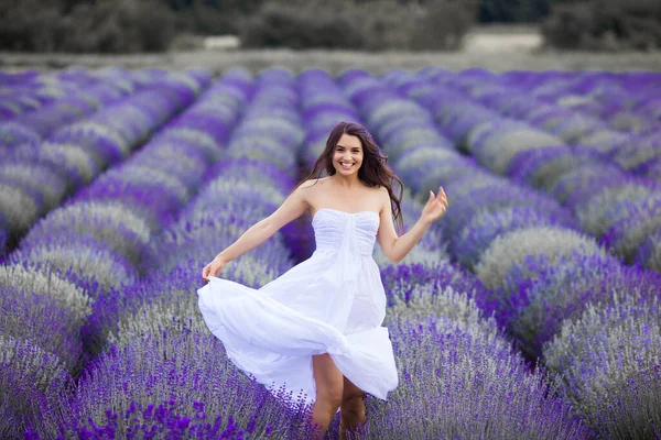 Mulher Bonita Campo Lavanda Conceito Aroma Jovem Atraente Livre Feminino — Fotografia de Stock