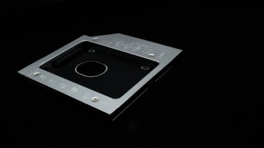 Siyah arkaplanda izole edilmiş veri depolama için metal sabit disk