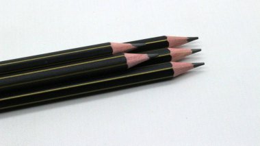 Beyaz arka plana yazmak için siyah tahta kalem