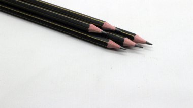 Beyaz arka plana yazmak için siyah tahta kalem