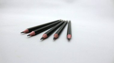 Beyaz arka plana yazmak için siyah tahta kalem