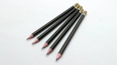 Beyaz arka plana yazmak için siyah tahta kalem