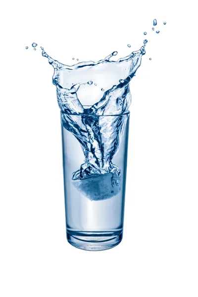 Jég csepp egy pohár víz — Stock Fotó