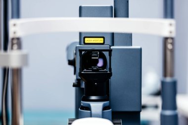 Tıbbi optik ekipmanlara yakın çekim