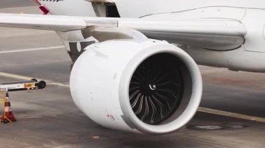 Uçak motorunun türbininin yakın görüntüsü