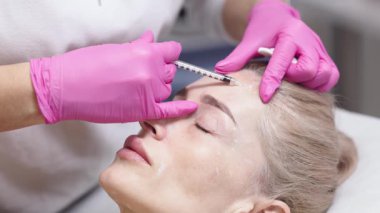 Kadın Kırışıklık Önleyici Kozmetik Tedavisi