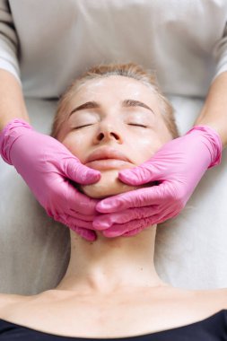 Güzellik salonundaki kadın..