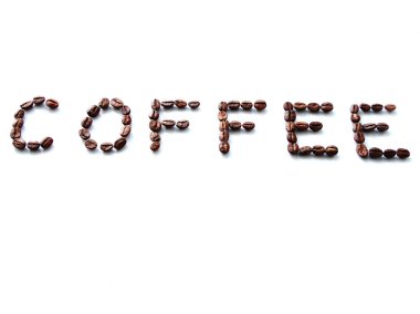 Beyaz arkaplanda kahve çekirdekleri