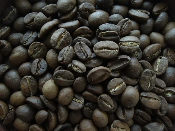 Kaffeebohnen in einer Kanne — Stockfoto